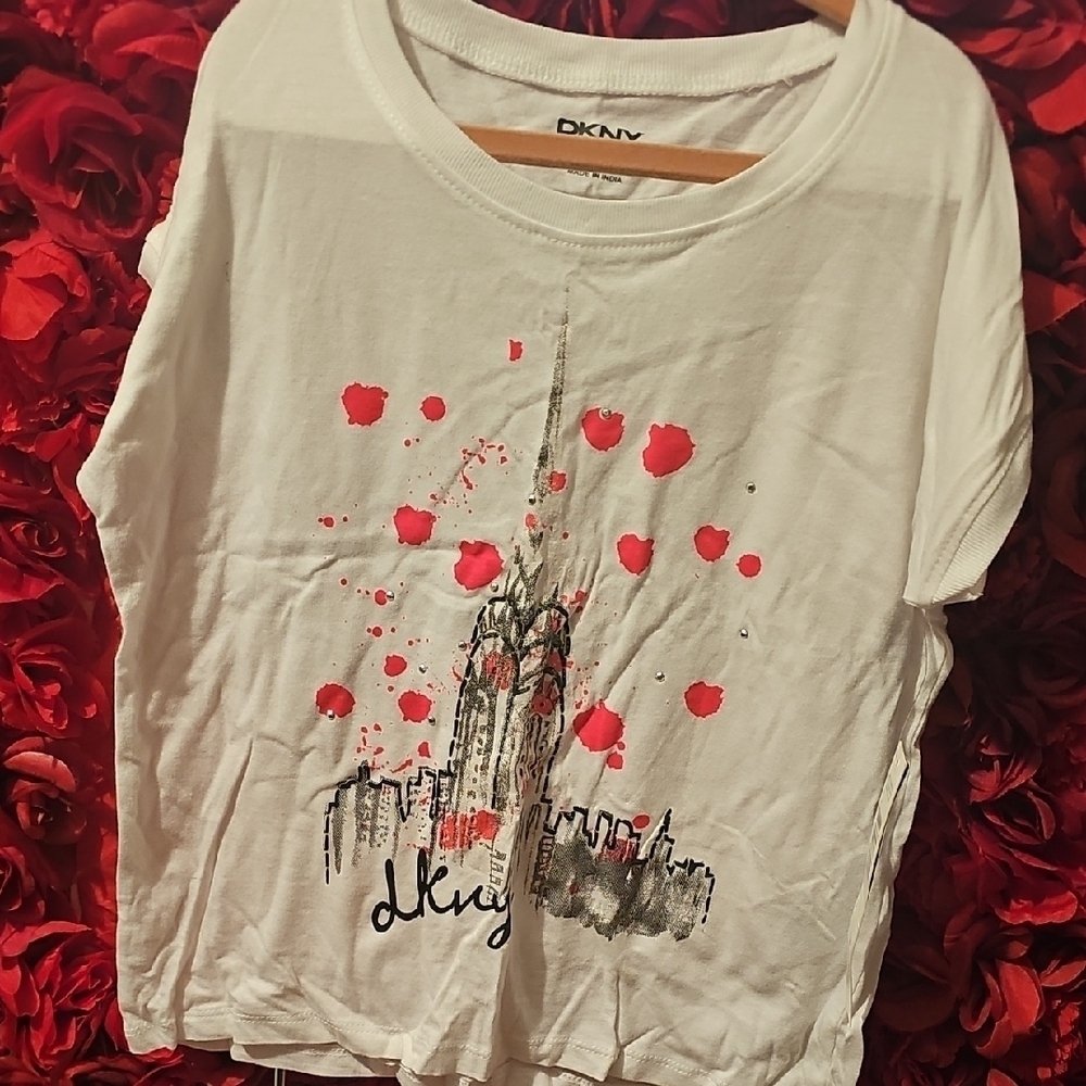 DKNY NWT Girls White Graphic T-Shirt Size Medium
